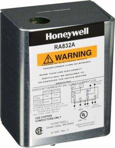 For switching two line voltage loads having a common power source | integral transformer provides 24V power for control Circuit | Max. Ambient Temp.: 115and#176; for 60 Hz, 105and#176;, for 50 Hz | control Circuit: two wire low voltage - manufacturer: Honeywell